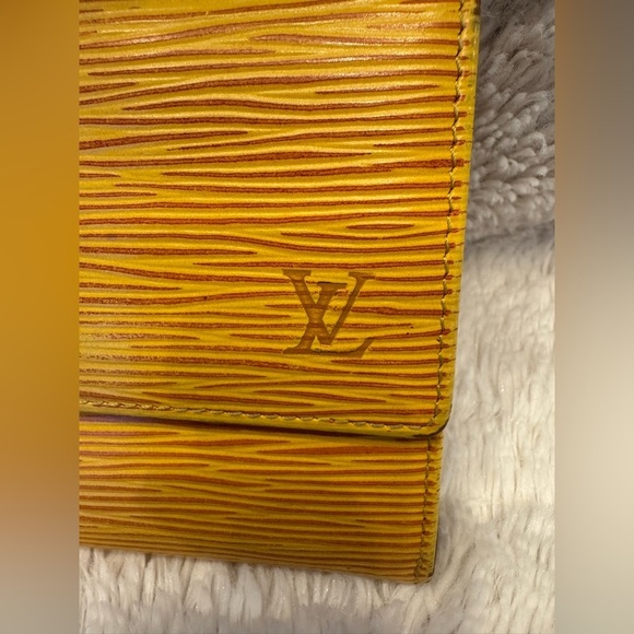 Vintage Louis Vuitton Elise Epi Wallet - Picture 5 of 12